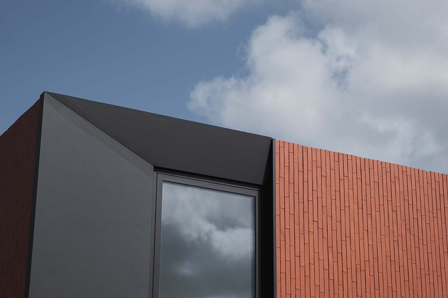 Skilpod exterieur - design afgeschuinde ramen