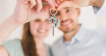 Een huis kopen als koppel: wat verandert er als je getrouwd bent of samenwoont?