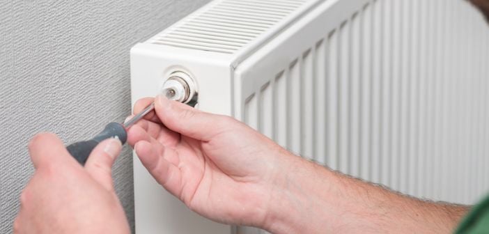 Hoe je radiator en verwarmingsketel ontluchten en bijvullen?